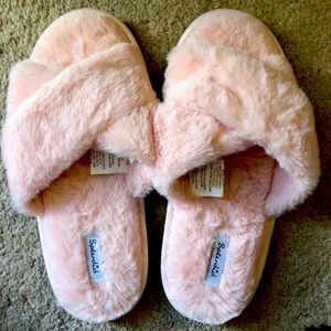 Splendid house slippers